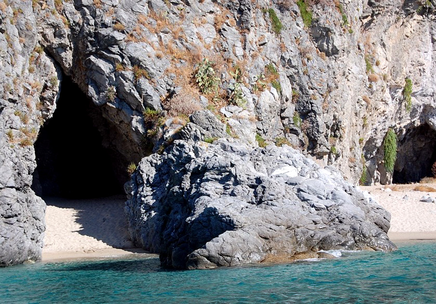 grotta-san-gregorio-caminia